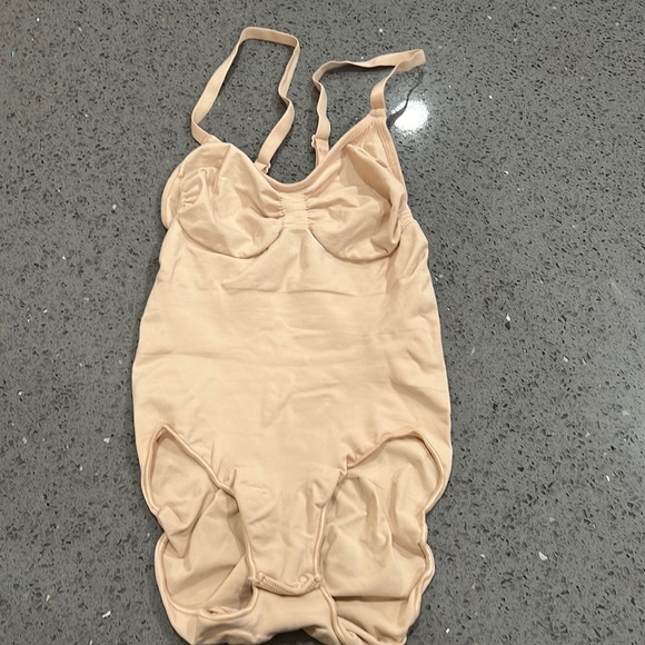 SKIMS Other - Skims shaping bodysuit